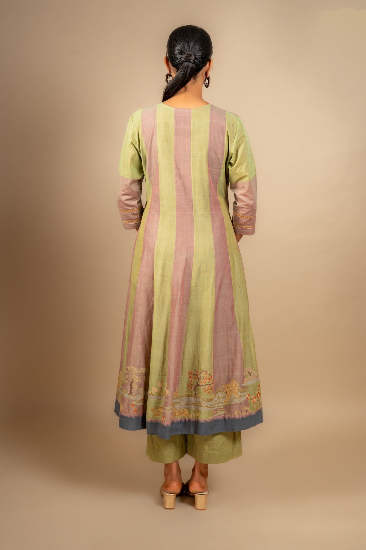Pink and green Kali handloom top, shikargah appliqué work on the Daman, zari work near the neckline. Kota dupatta with print and cotton pant