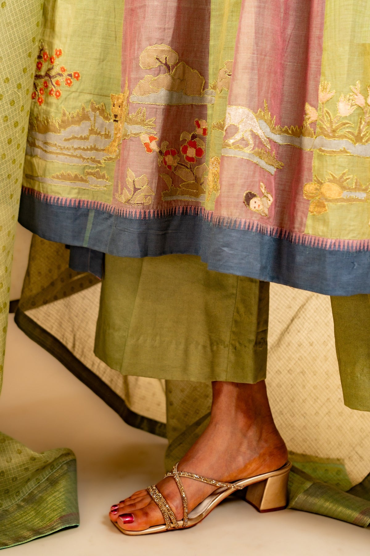 Pink and green Kali handloom top, shikargah appliqué work on the Daman, zari work near the neckline. Kota dupatta with print and cotton pant