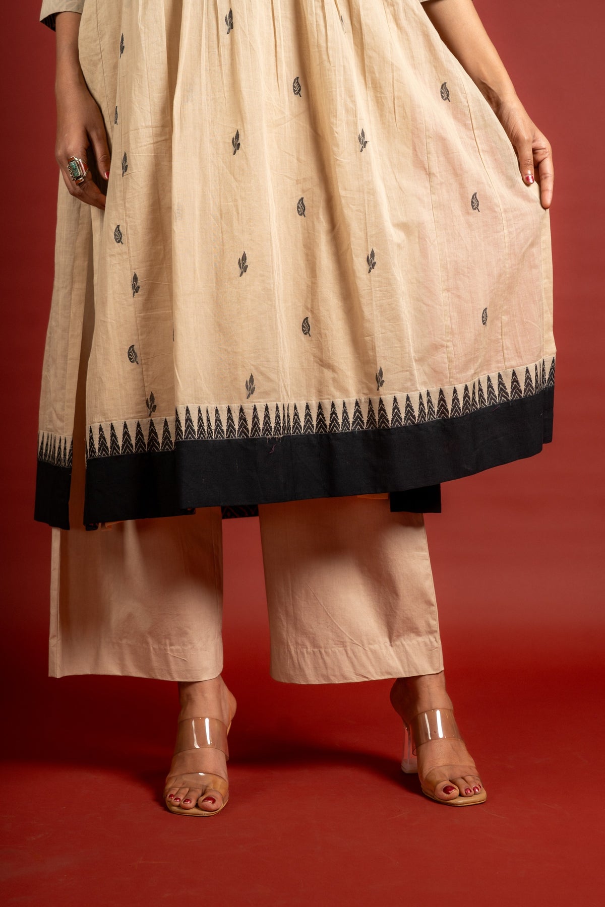 Beige shade with black thread butta in the centre, a temple border on the Daman, and thread with mirror detailing on the yoke, cotton pant