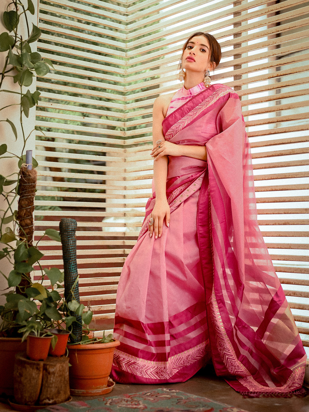 A Dainty Kora Banarasi Saree that Exudes a Serene Charm