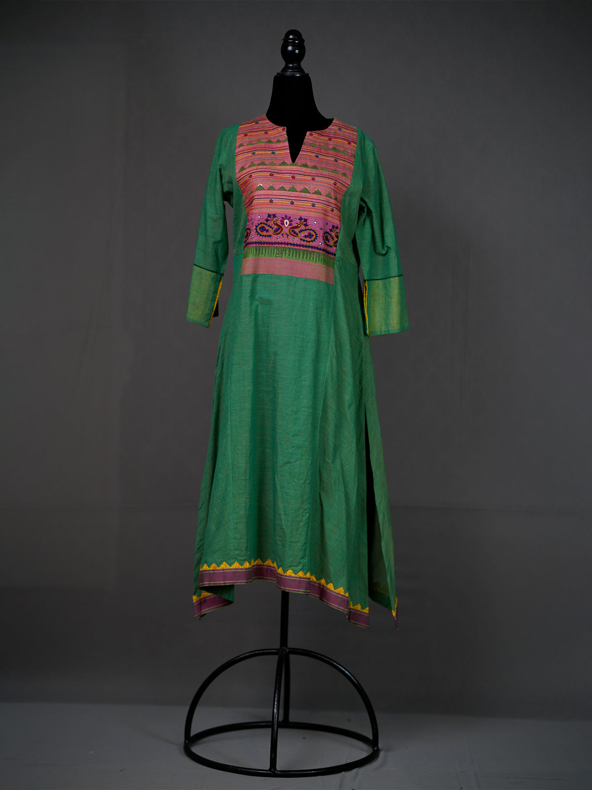 Green Handloom Kurti with Ethnic Detailing and Printed Pants