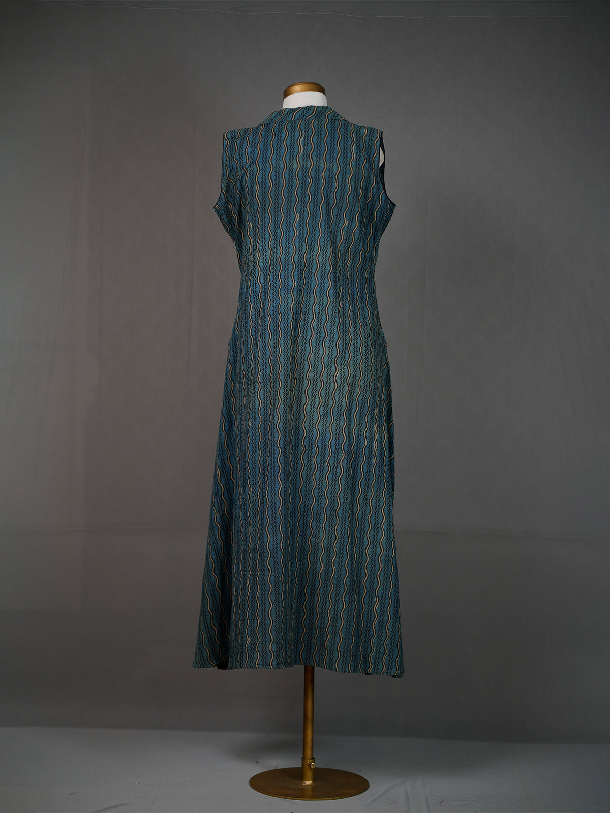 Green Printed Cotton Kurti with Broad Collar and Wooden Buttons