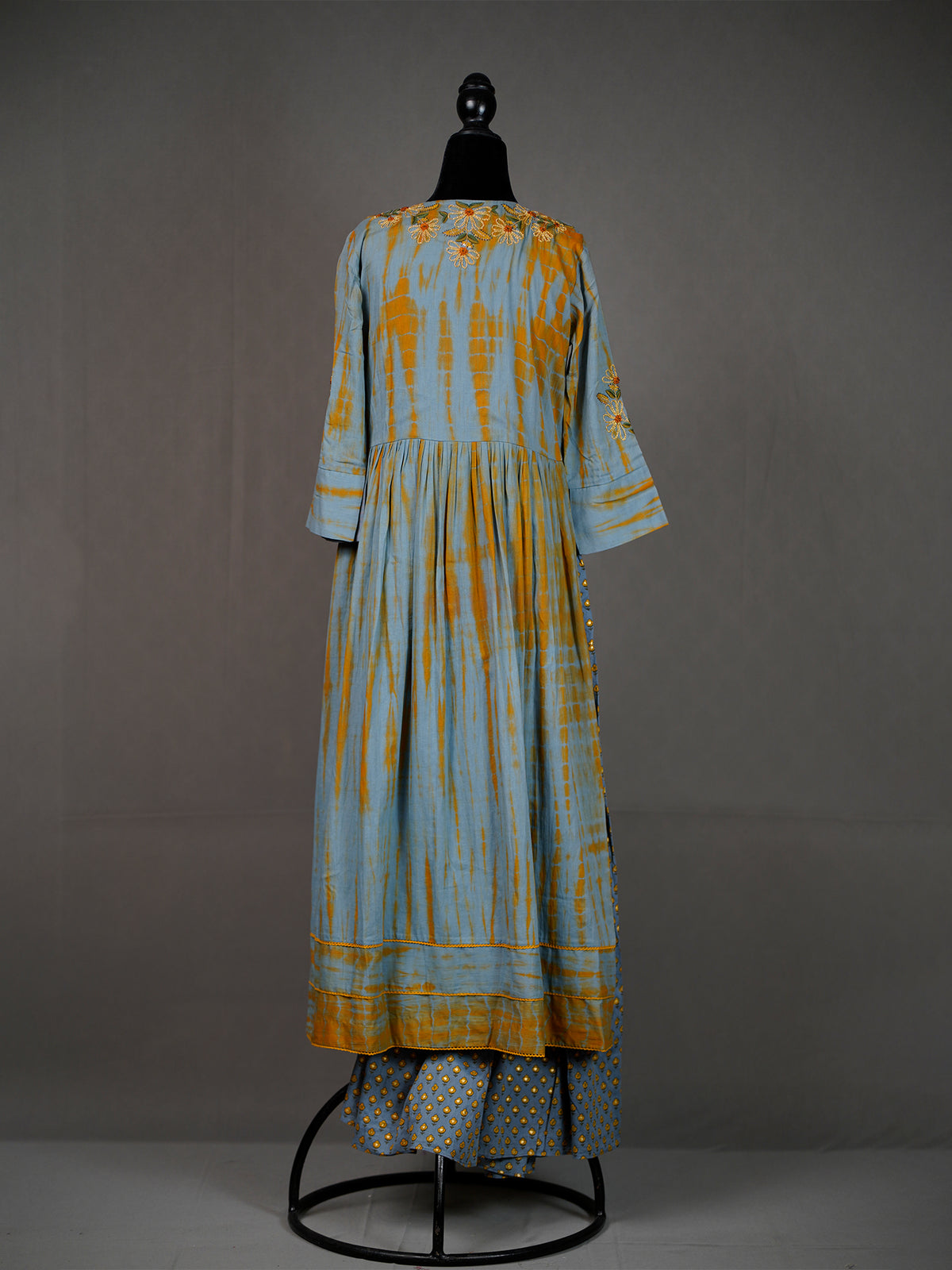 Grey Tie-and-Dye Kurti with Overlap Pattern, Thread Work and Pants