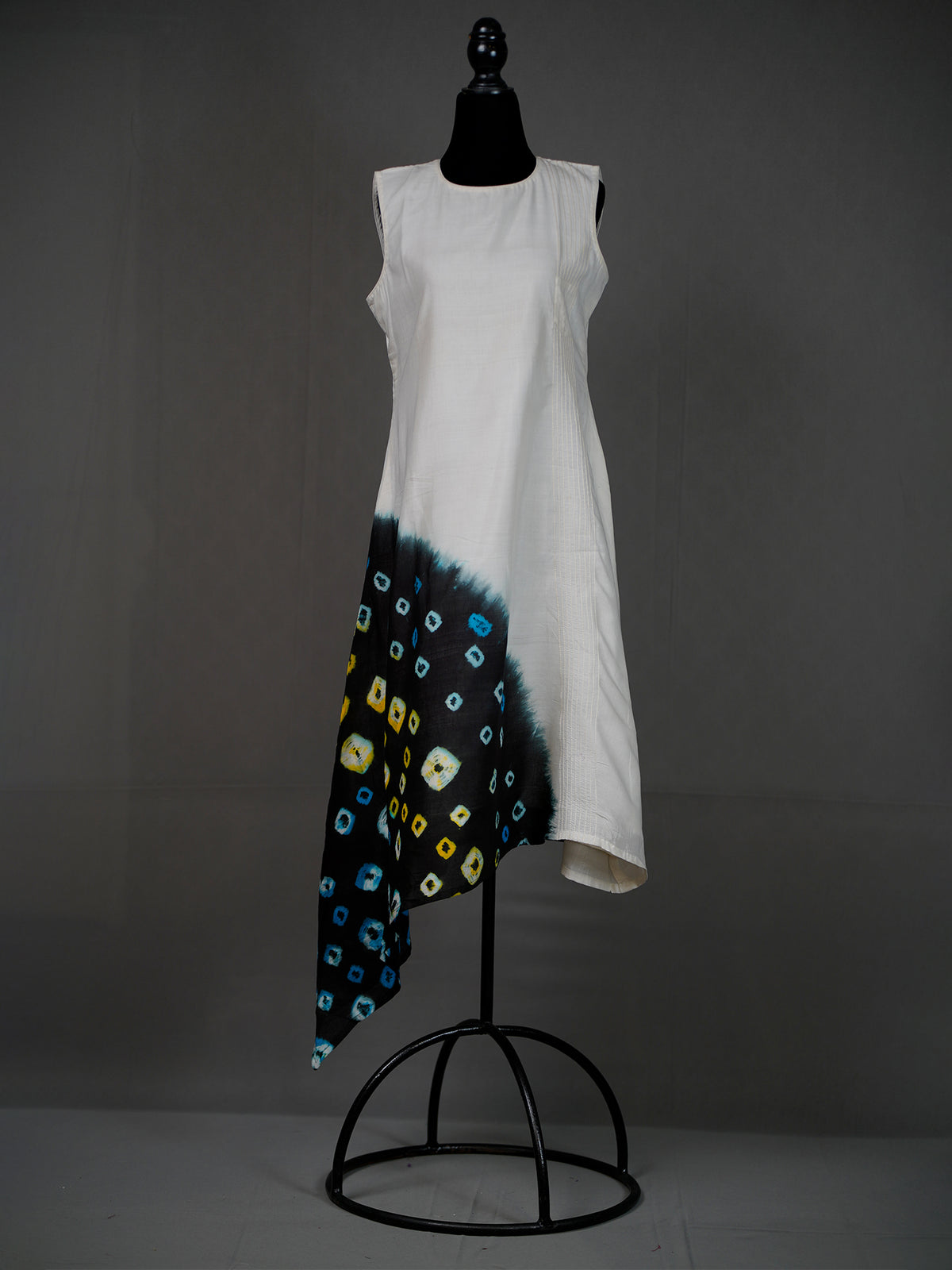 Off White Sleeveless Kurti With Tie-n-Dye Patch On Asymmetrical Hem