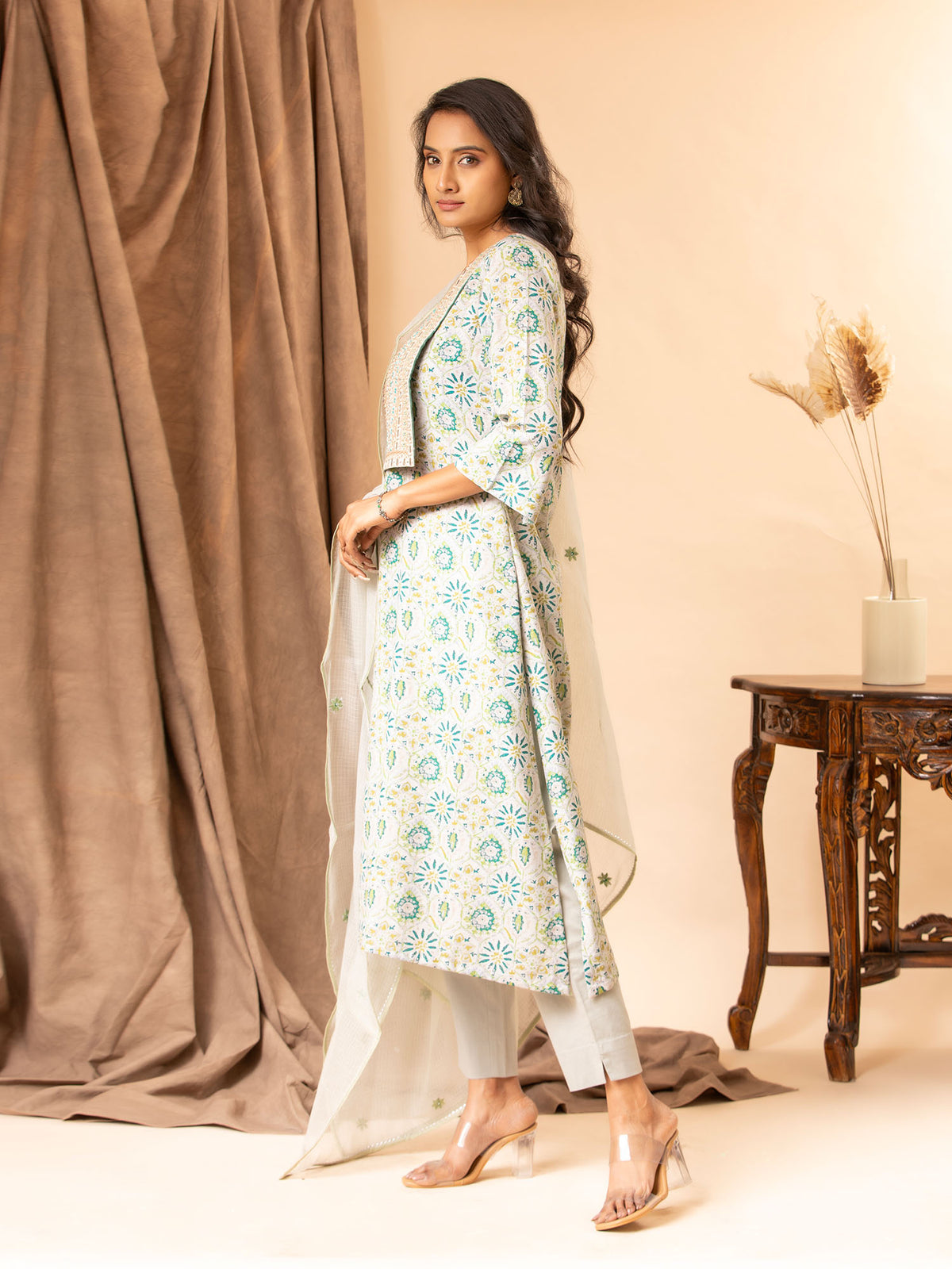 Printed linen top with handembroidered thread and mirror work on the yoke, paired with a Kota dupatta featuring thread work and matching pants.