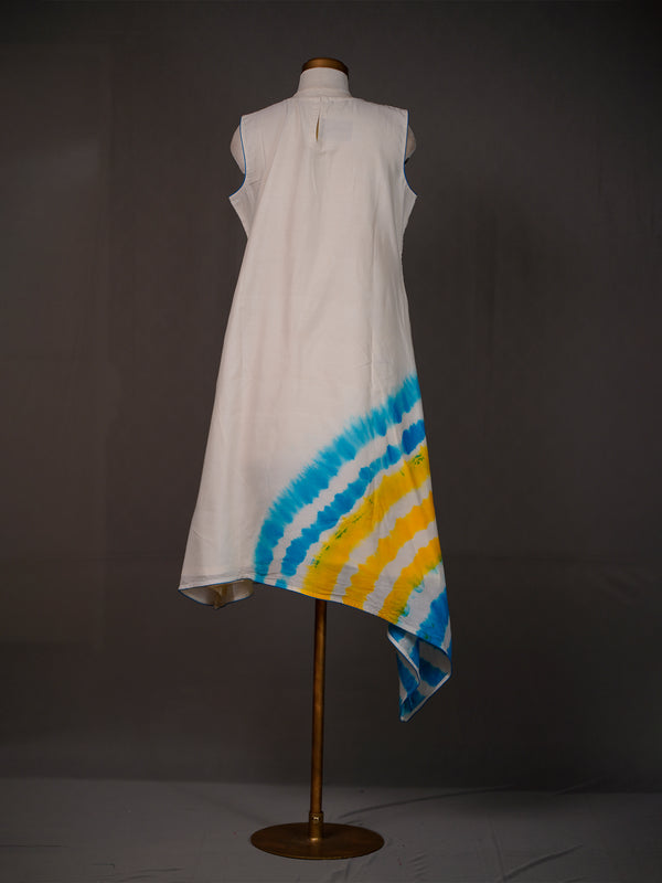 White Sleeveless Mulmul Kurti With Tie-n-Dye Patch On Asymmetrical Hem