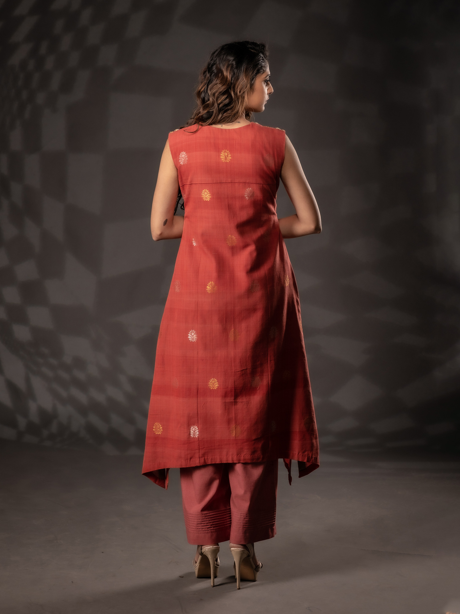 Sleeveless Natural Dyed Thread and Sequins Embroidery Kurti with Pants