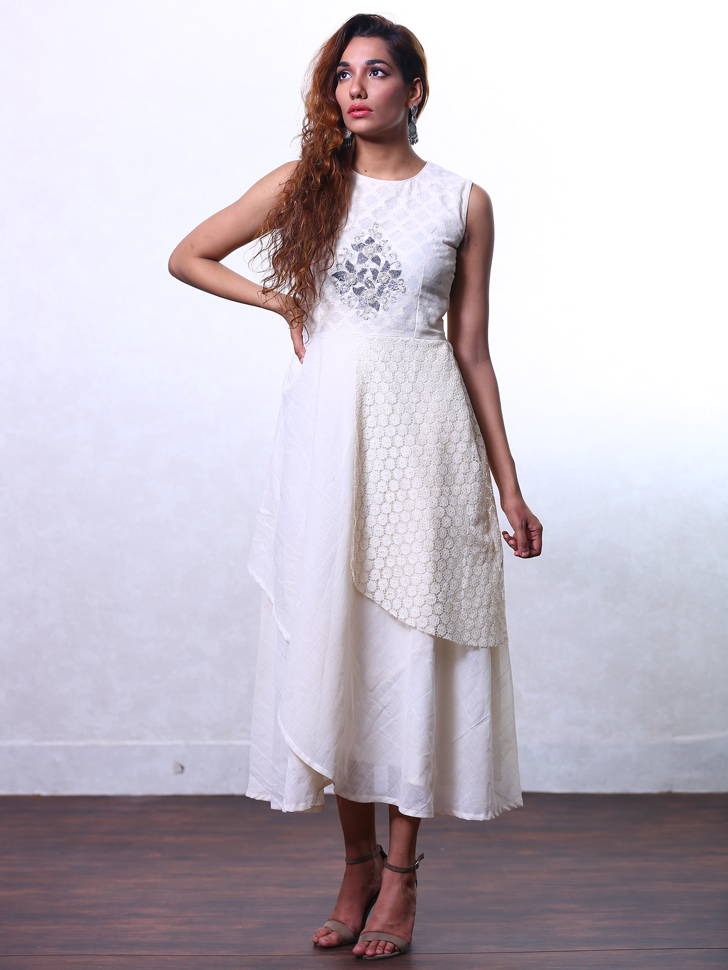 trendy sleeveless kurti design