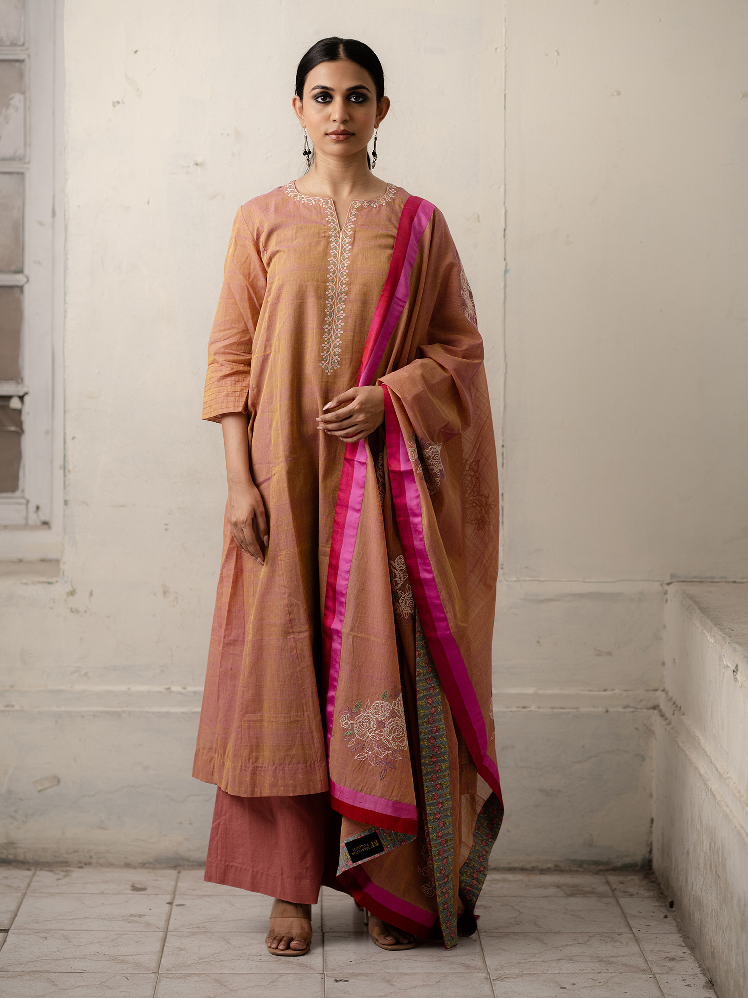 Rust/Pink Shaded Hand-Woven Cotton Kurti Dupatta Set with Classic Thread Embroidery